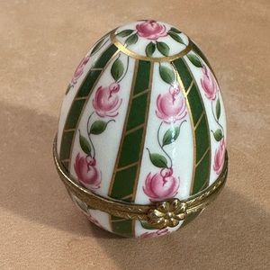 Vintage EGG TRINKET CONTAINER